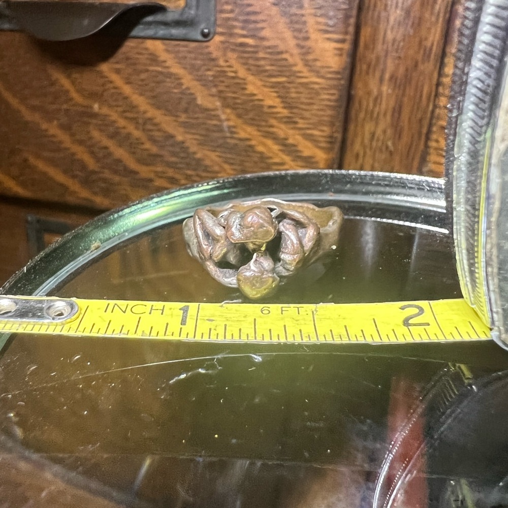 Sculpture Ring Kissing Couple
